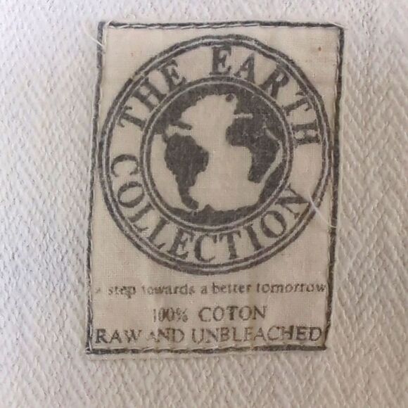 The Earth Collection UK Ivory Cotton Shirt Size Large Fits like a Medium - Picture 6 of 7